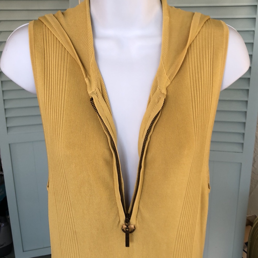 BCBG Y2K SLEEVELESS KNIT HOODIE•sz S - Picture 6 of 17